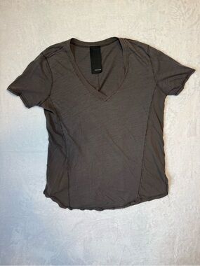 HEATHER Women's V-Neck Short Sleeve Tee - Charcoal